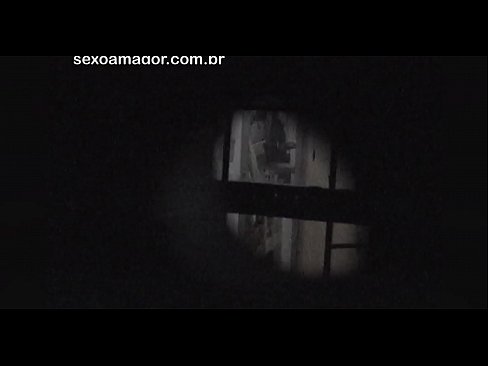 ❤️ Blondie bi dizî ji hêla dengbêjek taxê ve ku li pişt kerpîçên vala veşartiye, vîdyoyek tê kişandin ️❌ Pornoya rûsî li me