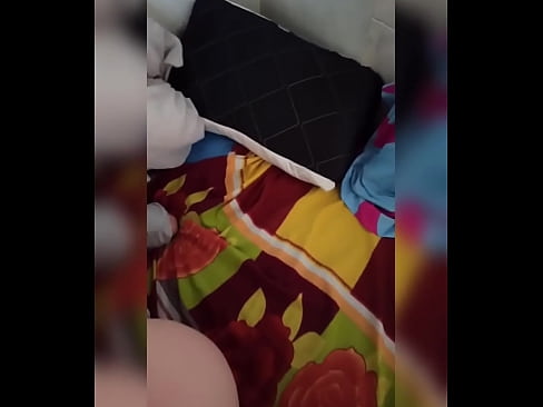 ❤️ Hevjîna min li malê bi tenê dimîne ji ber ku mêrê wê diçe betlaneyê û ez firsendê distînim ku ez wê biçînim û kerê wê bi şîr tijî bikim. ️❌ Pornoya rûsî li me