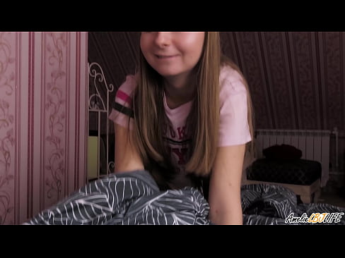 ❤️ Blondie BFF-ya xwe bi kûr dimije û di devê xwe de diqelişe ️❌ Pornoya rûsî li me